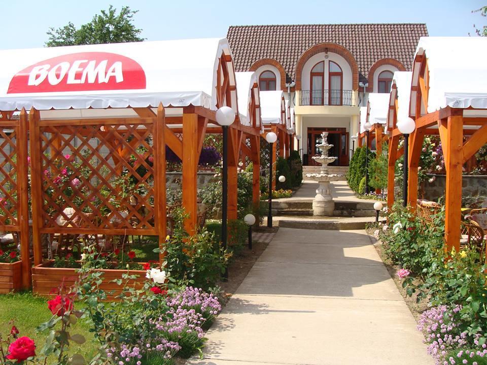 Vila Boema Marghita Luaran gambar